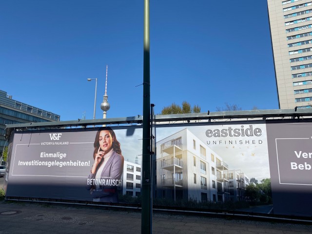Cosmopola - Björn Ewers - Betonrausch - A NETFLIX ORIGINAL Campaign with Janina Uhse