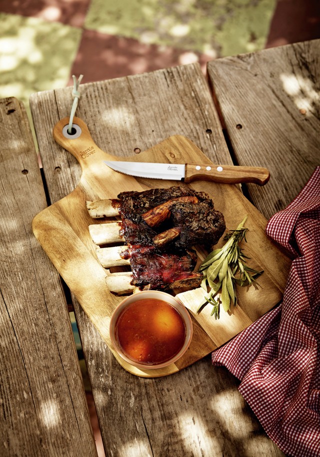 Cosmopola - Frederik Buettgen - Barbecue Season in Cape Town Strauss