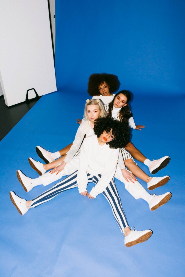 Cosmopola - Frederike Wetzels - Converse One Star x Onygo